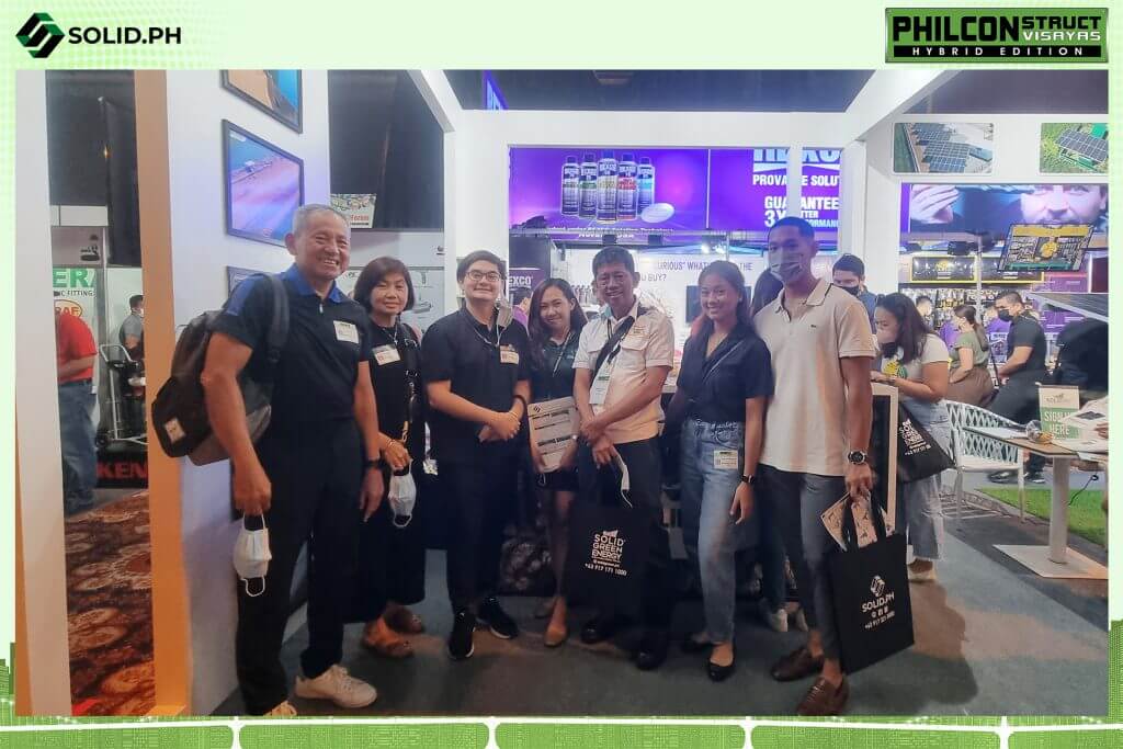 A group poses at the SOLID.PH booth during the PHILCONSTRUCT Visayas Hybrid Edition trade show.